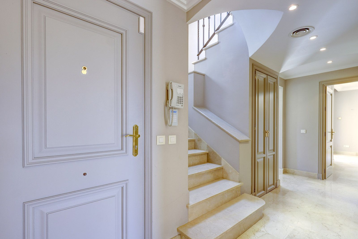 Appartement te koop in Nueva Andalucía | 3 slaapkamers H5349382