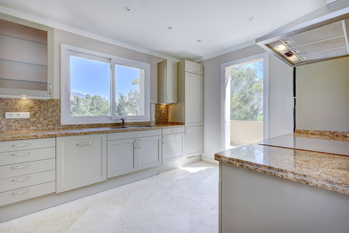 Appartement te koop in Nueva Andalucía | 3 slaapkamers H5349382