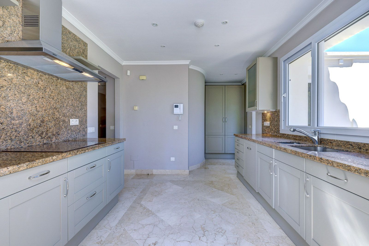 Appartement te koop in Nueva Andalucía | 3 slaapkamers H5349382