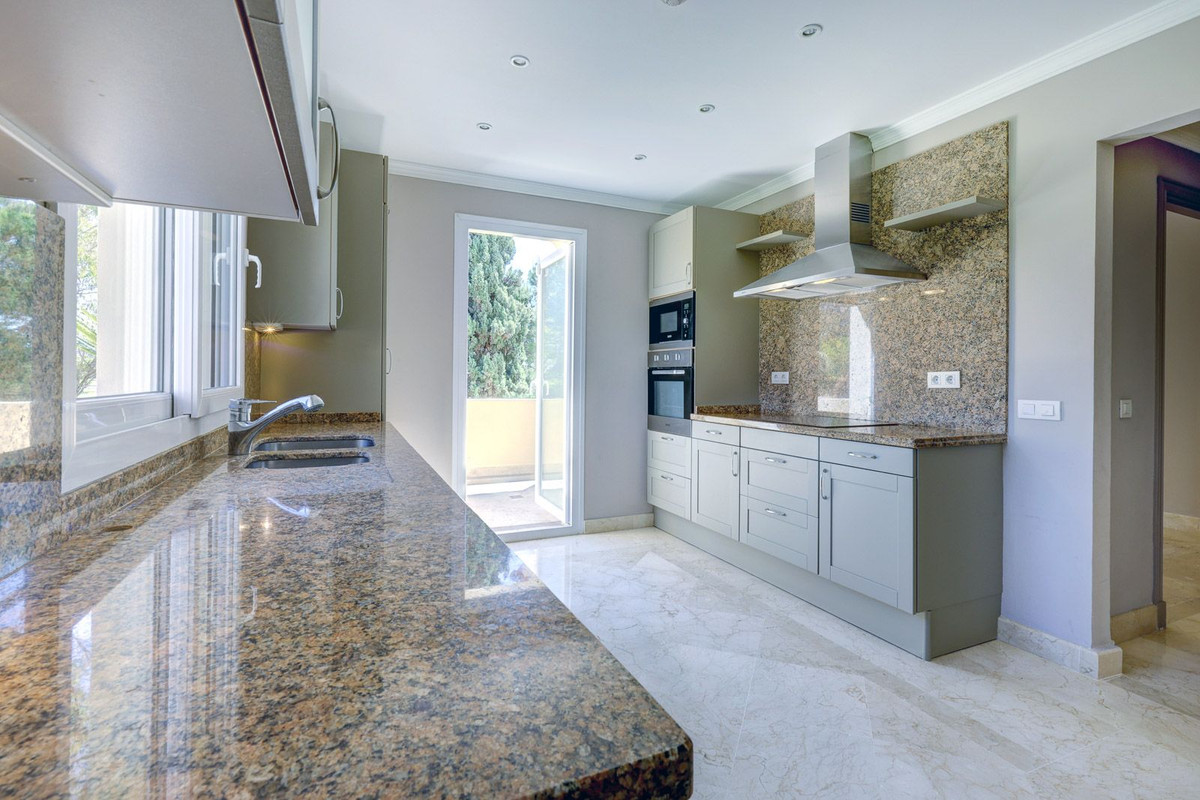 Appartement te koop in Nueva Andalucía | 3 slaapkamers H5349382