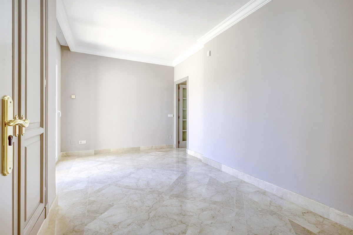 Appartement te koop in Nueva Andalucía | 3 slaapkamers H5349382