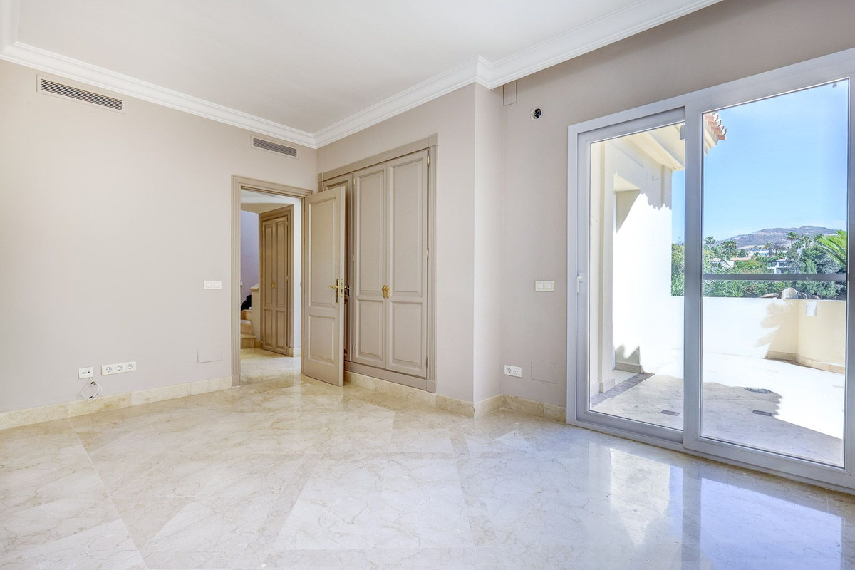 Appartement te koop in Nueva Andalucía | 3 slaapkamers H5349382