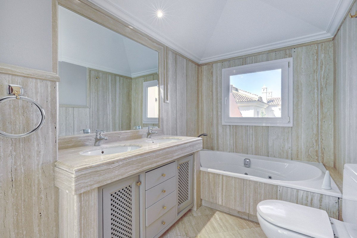 Appartement te koop in Nueva Andalucía | 3 slaapkamers H5349382