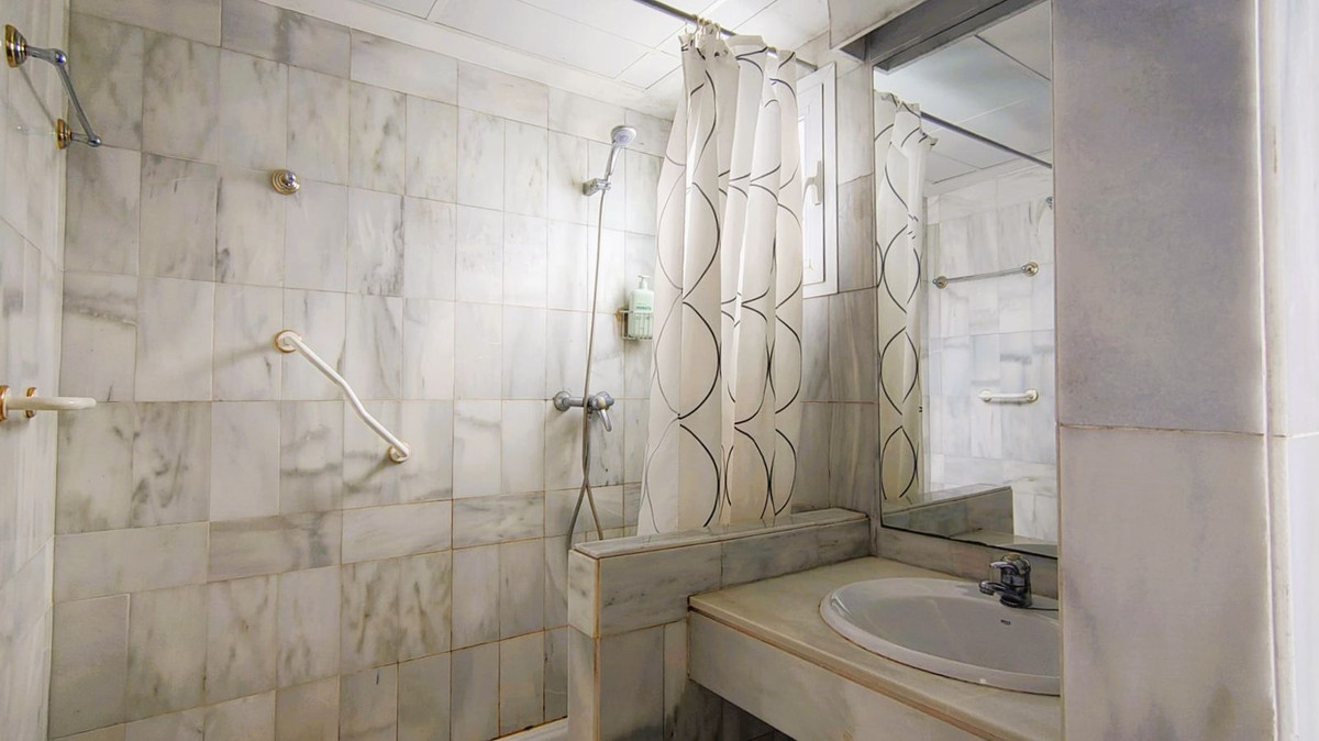 Appartement te koop in Nueva Andalucía | 2 slaapkamers H5351053