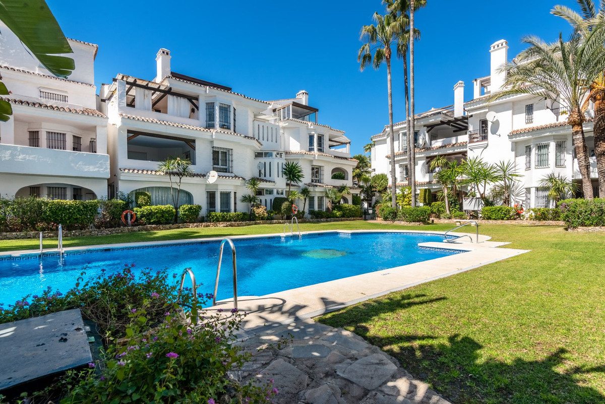 Appartement te koop in Nueva Andalucía | 2 slaapkamers H5351053