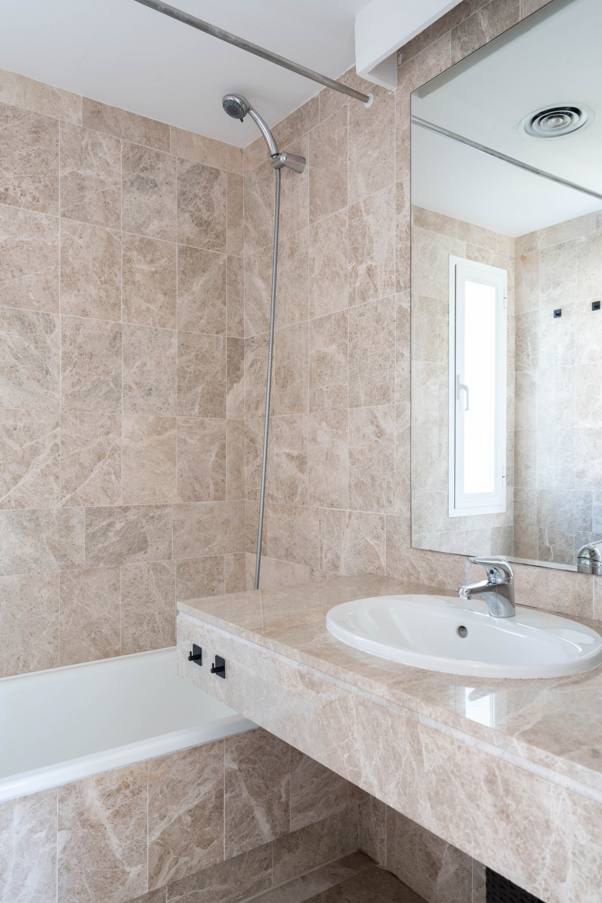 Appartement te koop in Nueva Andalucía | 3 slaapkamers H5357047