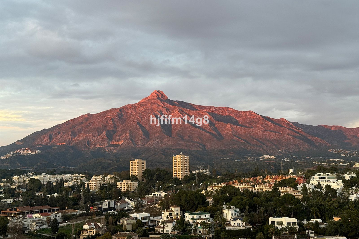 Appartement te koop in Nueva Andalucía | 2 slaapkamers H5360785