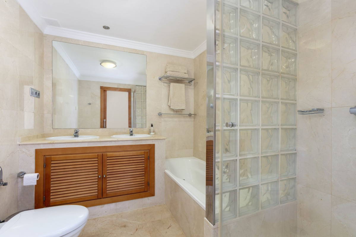 Appartement te koop in Nueva Andalucía | 2 slaapkamers H5365264