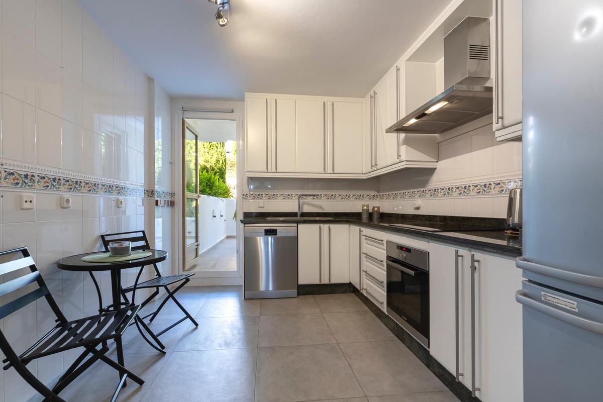 Appartement te koop in Nueva Andalucía | 2 slaapkamers H5365444