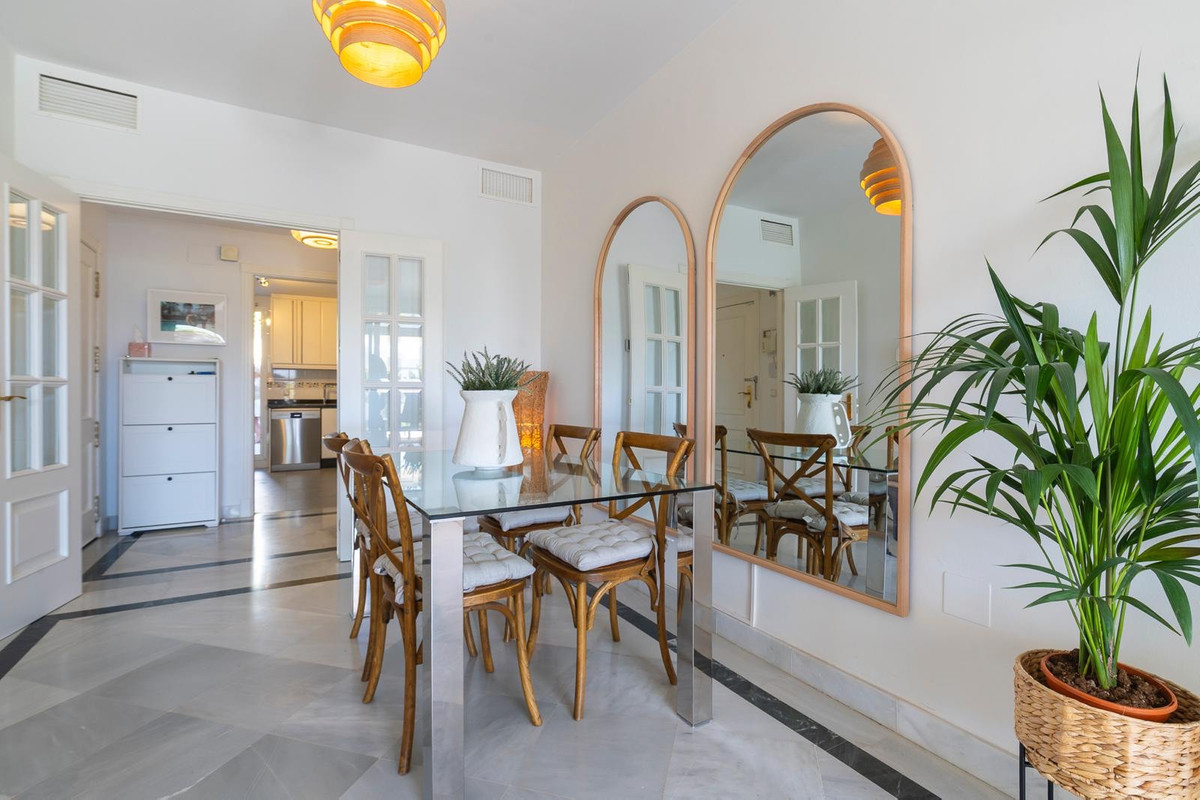 Appartement te koop in Nueva Andalucía | 2 slaapkamers H5365444