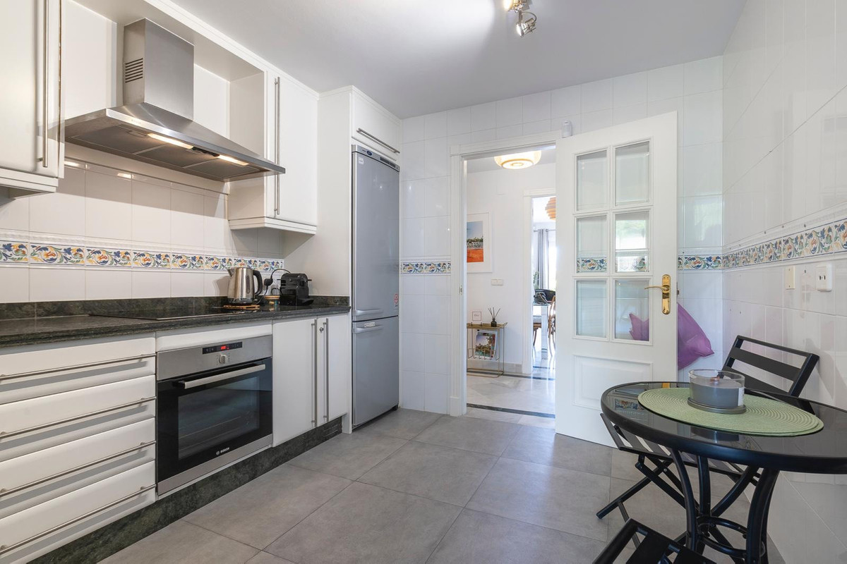 Appartement te koop in Nueva Andalucía | 2 slaapkamers H5365444