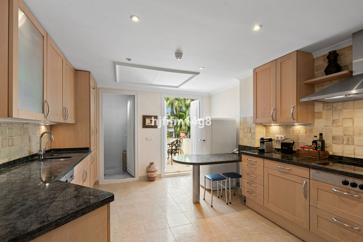 Appartement te koop in Nueva Andalucía | 3 slaapkamers H5366293