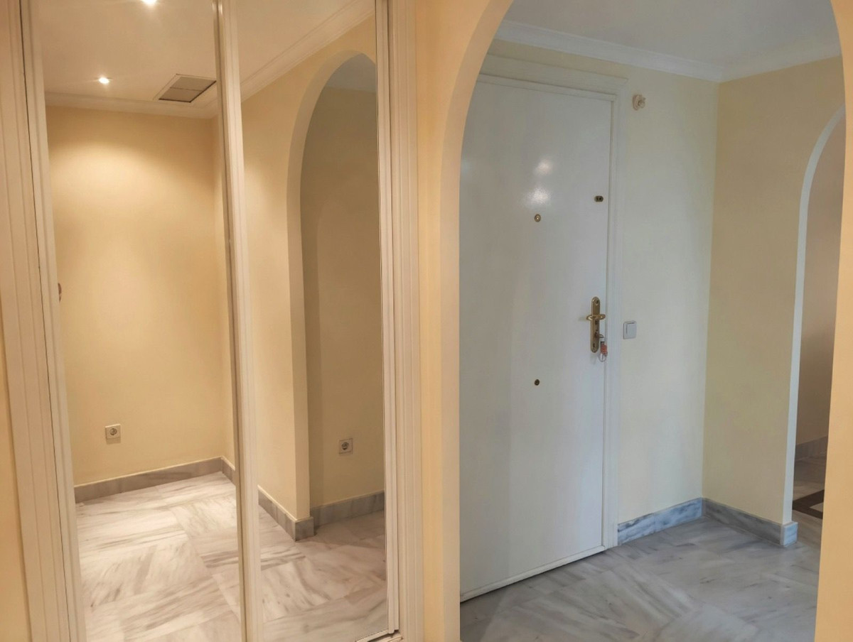 Appartement te koop in Nueva Andalucía | 2 slaapkamers H5366623