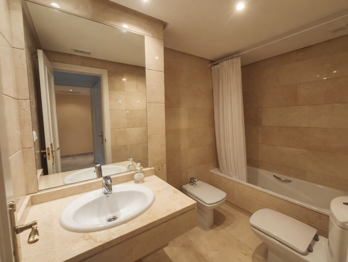 Appartement te koop in Nueva Andalucía | 2 slaapkamers H5366623