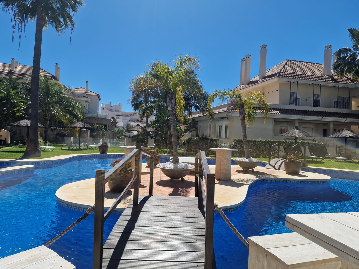 Appartement te koop in Nueva Andalucía | 2 slaapkamers H5370913