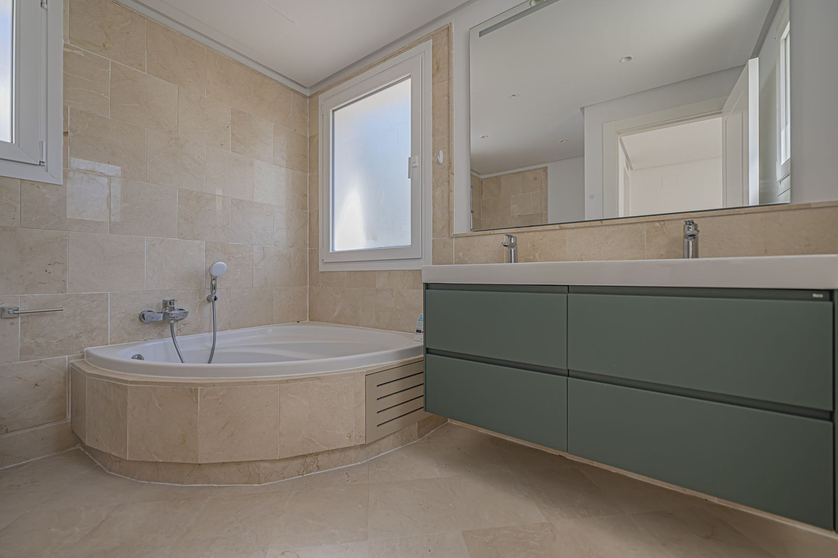 Appartement te koop in Nueva Andalucía | 2 slaapkamers H5376055