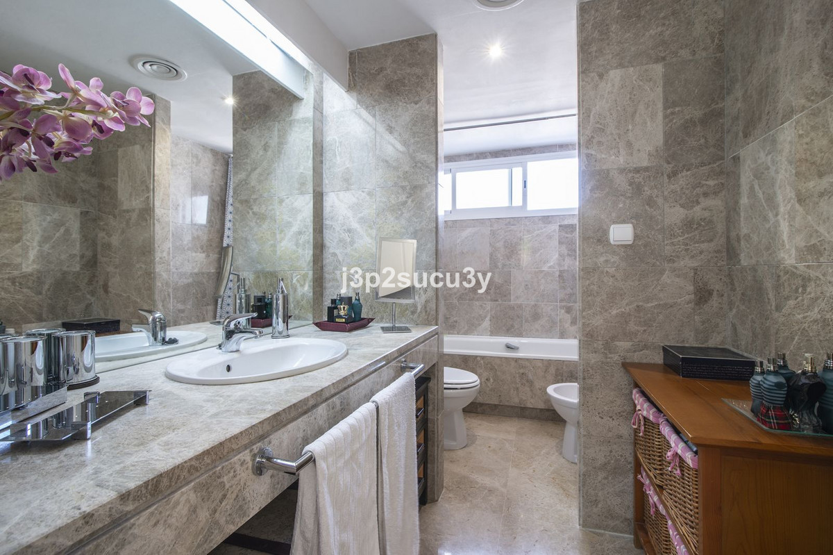 Appartement te koop in Nueva Andalucía | 3 slaapkamers H5390587