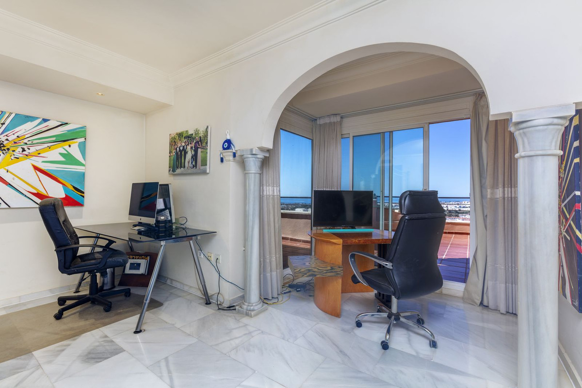 Appartement te koop in Nueva Andalucía | 3 slaapkamers H5393158