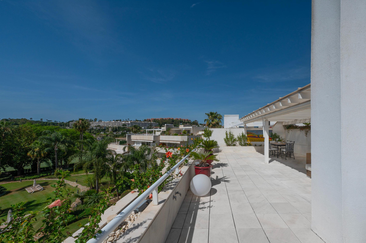 Appartement te koop in Nueva Andalucía | 4 slaapkamers H5396830