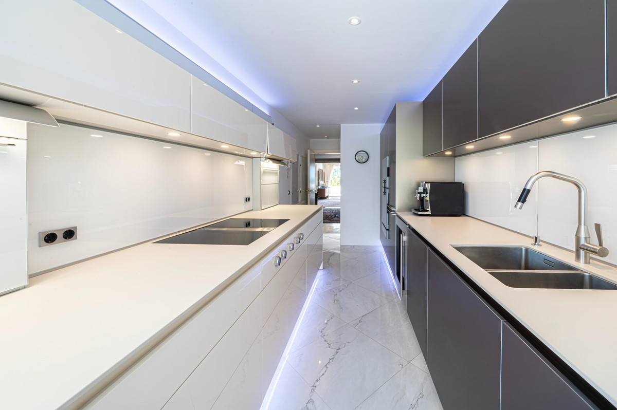 Appartement te koop in Nueva Andalucía | 4 slaapkamers H5396830