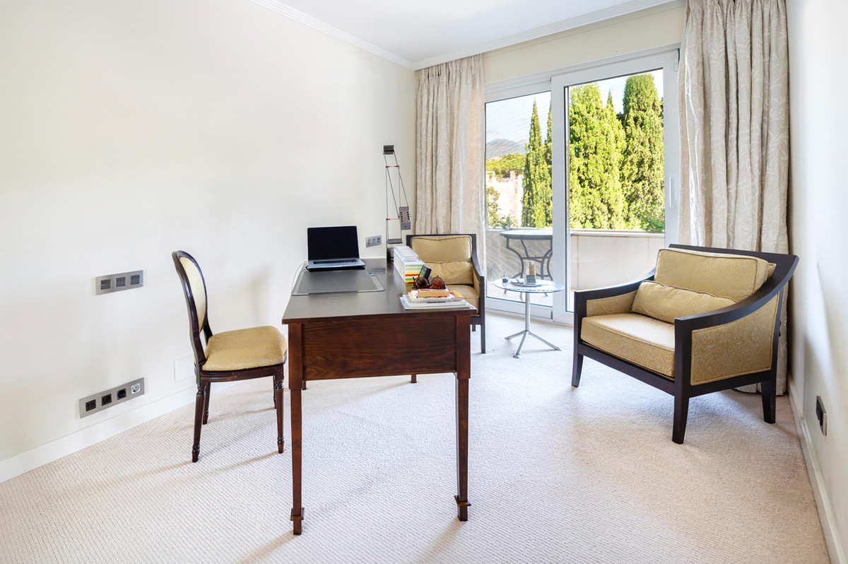 Appartement te koop in Nueva Andalucía | 4 slaapkamers H5396830