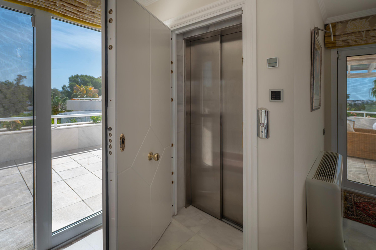 Appartement te koop in Nueva Andalucía | 4 slaapkamers H5396830