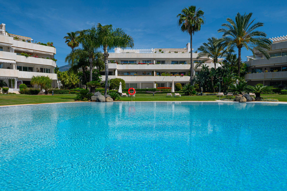 Appartement te koop in Nueva Andalucía | 4 slaapkamers H5396830