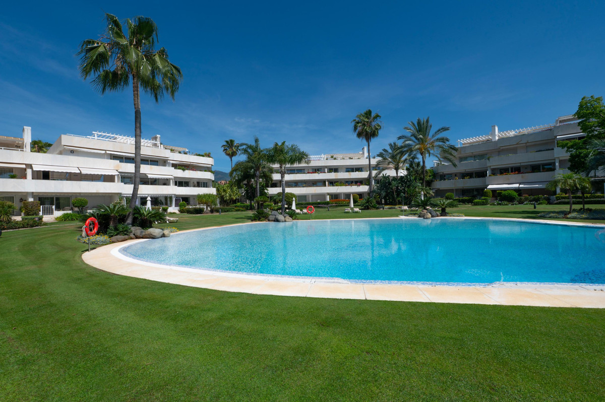 Appartement te koop in Nueva Andalucía | 4 slaapkamers H5396830