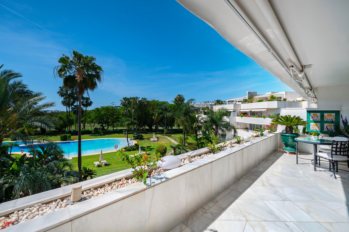 Appartement te koop in Nueva Andalucía | 4 slaapkamers H5396830