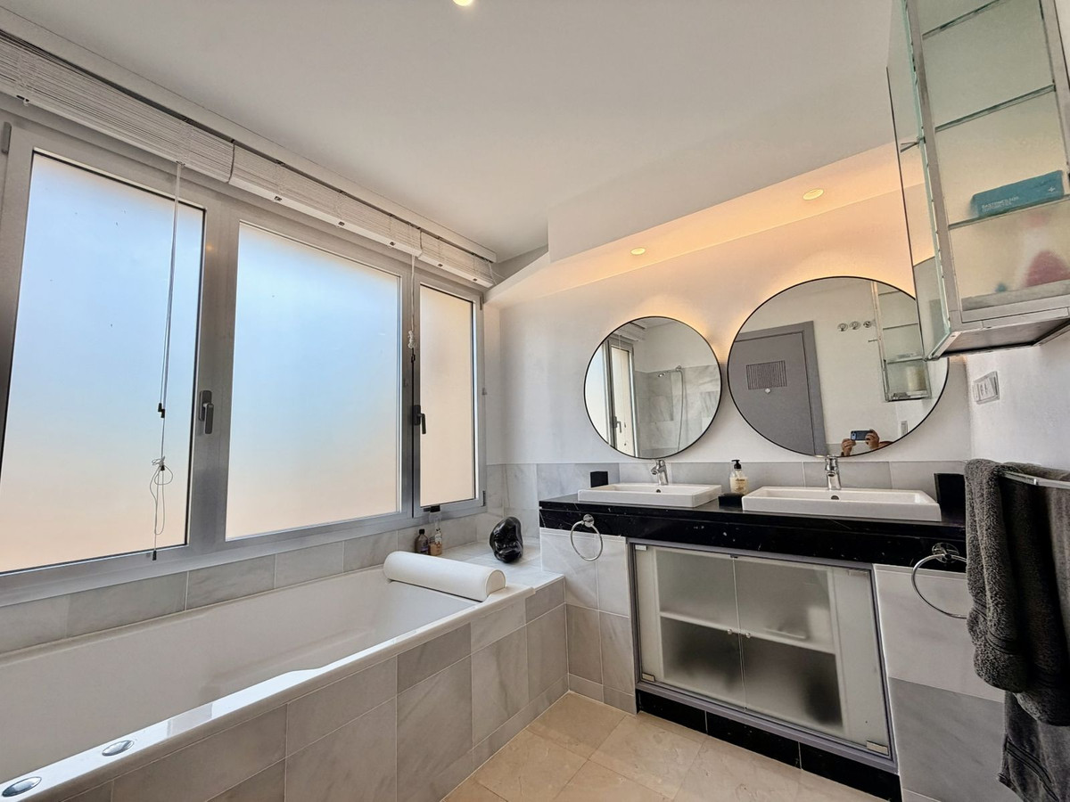 Appartement te koop in Nueva Andalucía | 4 slaapkamers H5401237