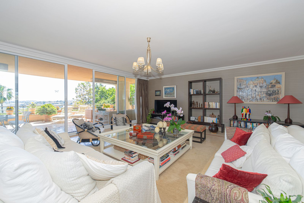 Appartement te koop in Nueva Andalucía | 3 slaapkamers H5402008