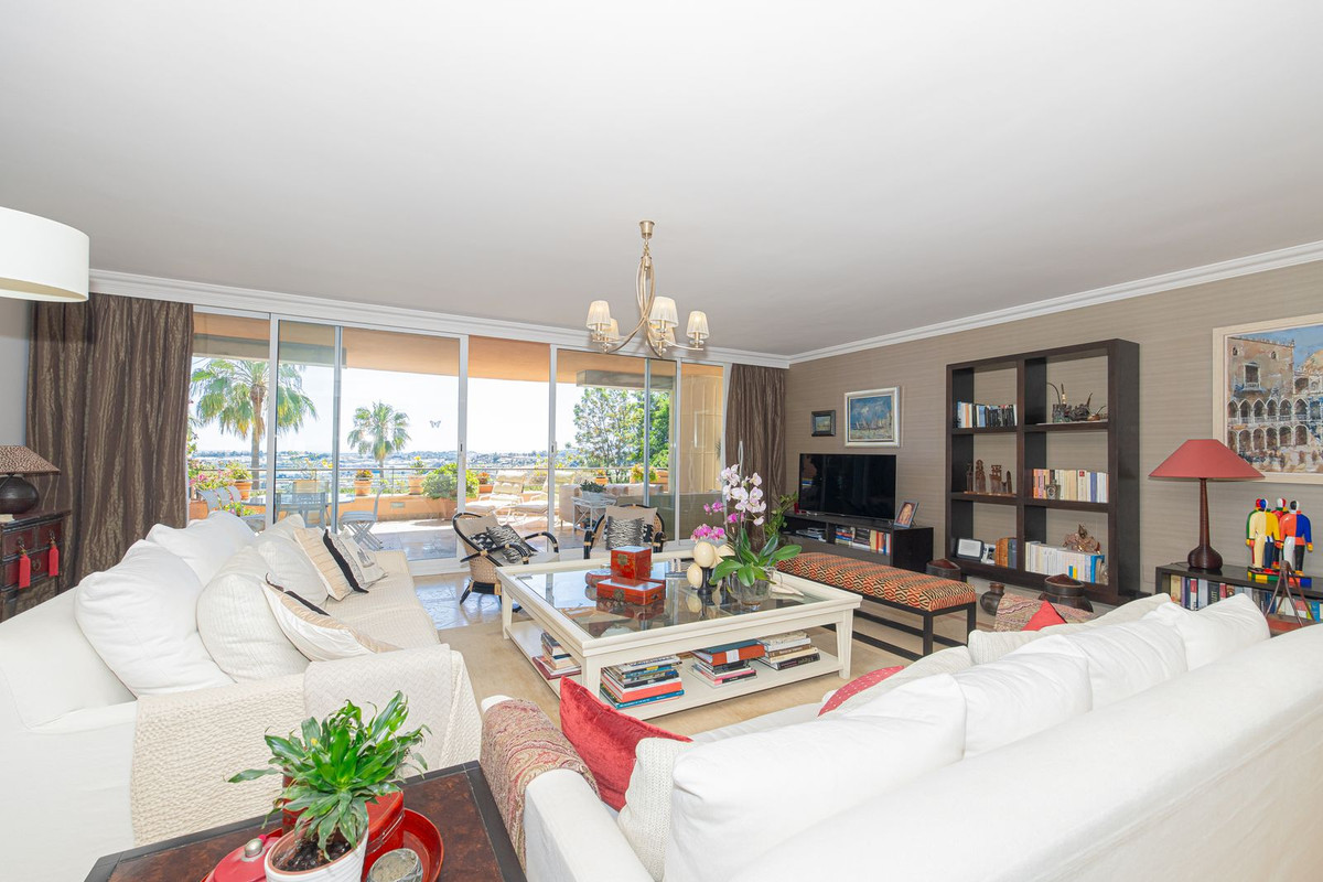 Appartement te koop in Nueva Andalucía | 3 slaapkamers H5402008