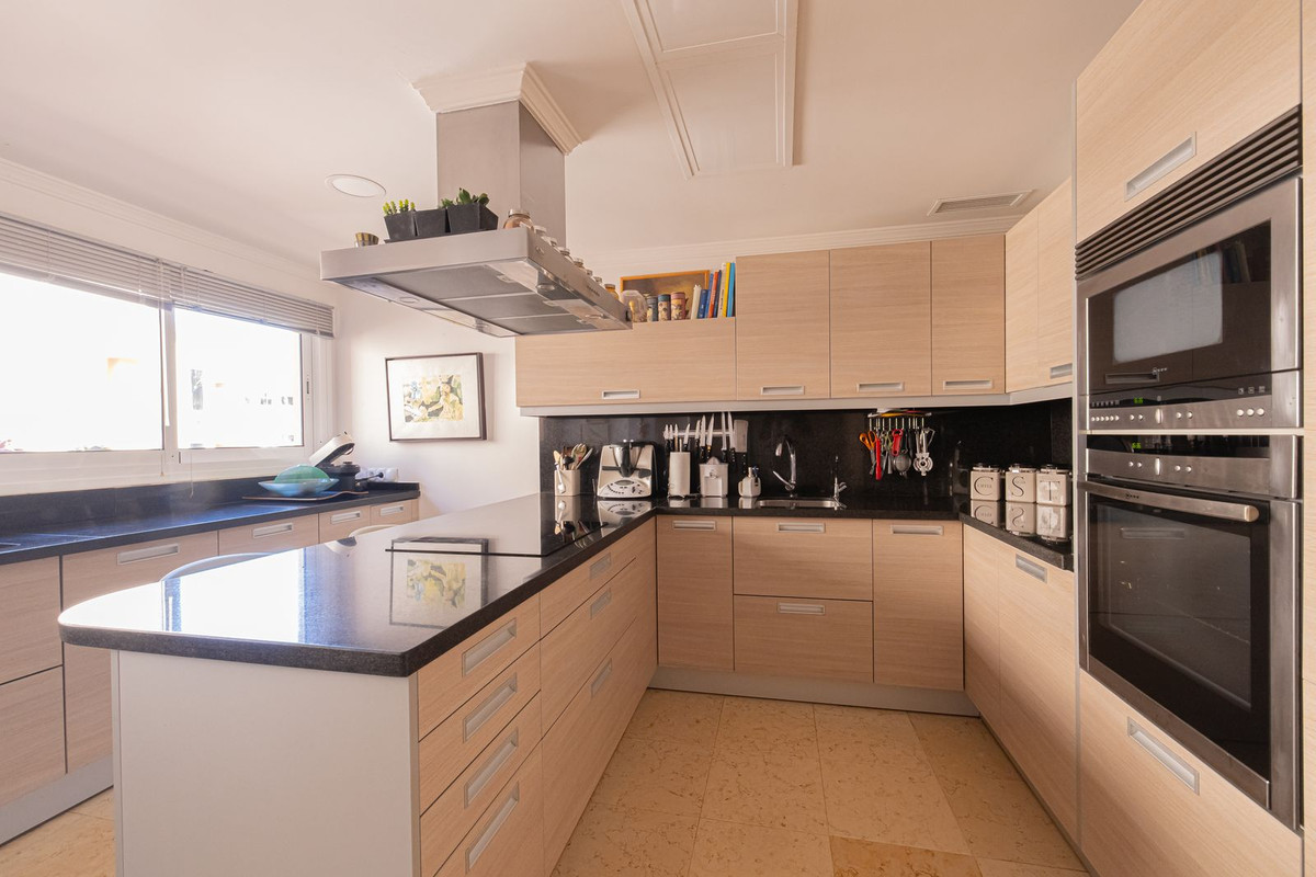 Appartement te koop in Nueva Andalucía | 3 slaapkamers H5402008