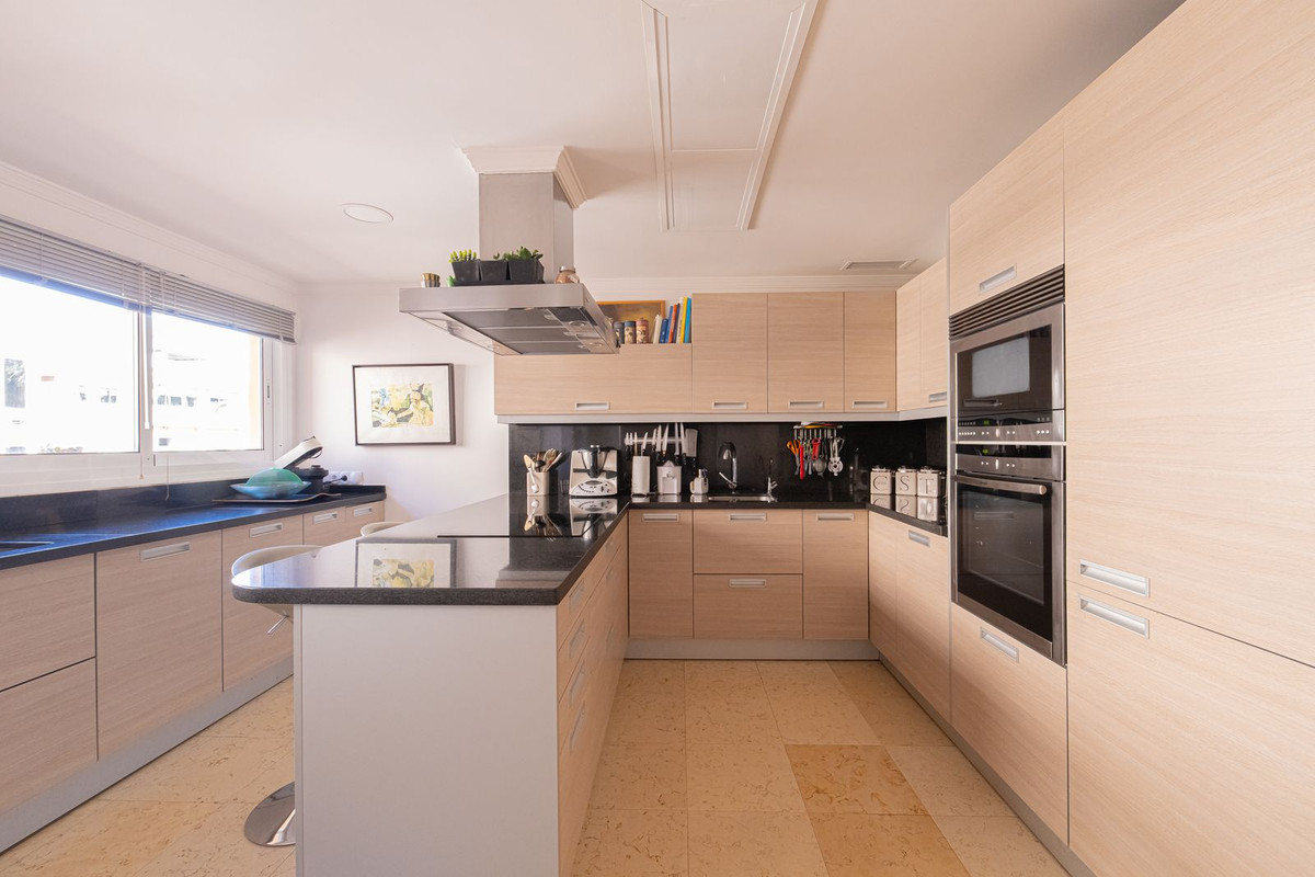 Appartement te koop in Nueva Andalucía | 3 slaapkamers H5402008