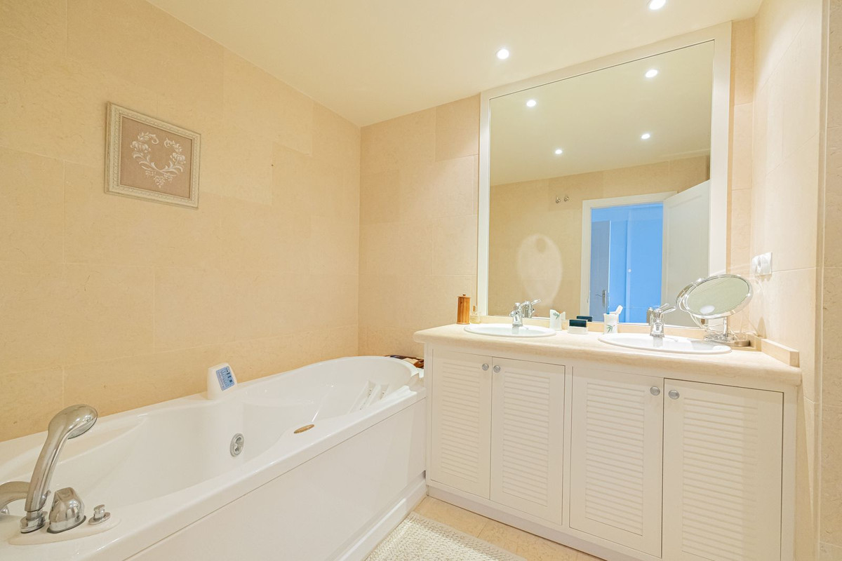 Appartement te koop in Nueva Andalucía | 3 slaapkamers H5402008