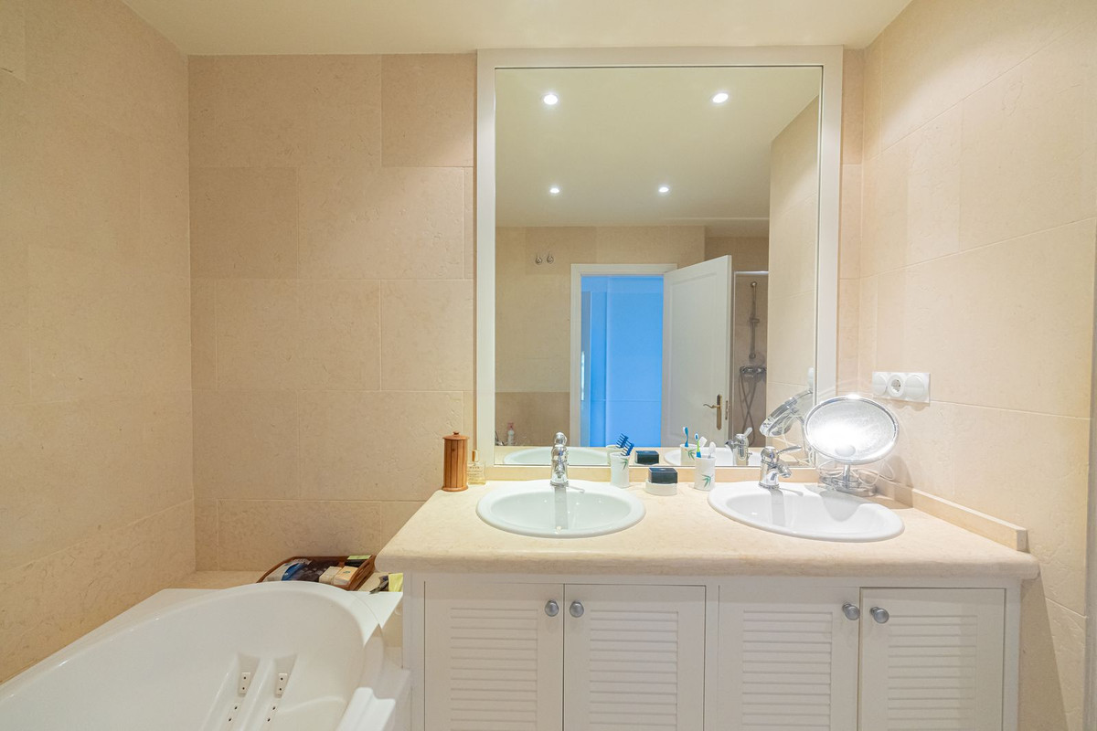 Appartement te koop in Nueva Andalucía | 3 slaapkamers H5402008
