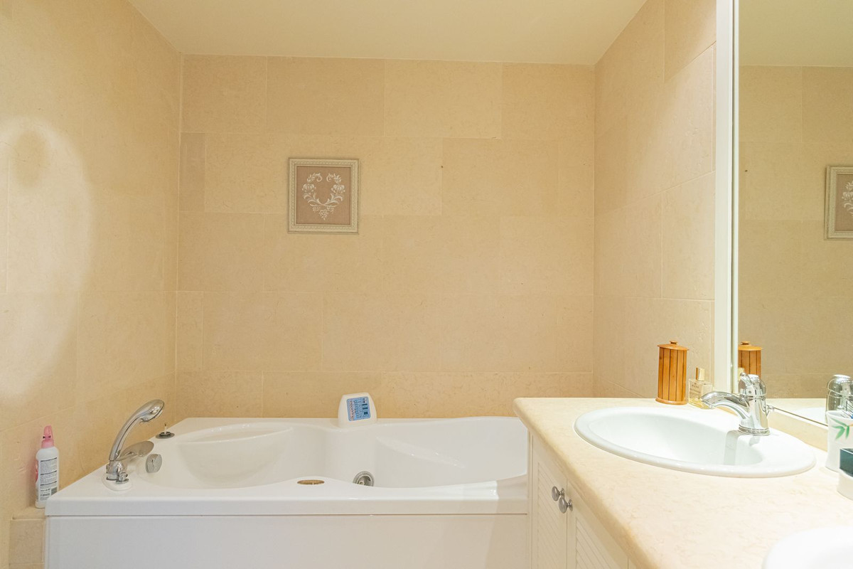 Appartement te koop in Nueva Andalucía | 3 slaapkamers H5402008