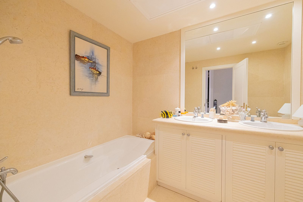 Appartement te koop in Nueva Andalucía | 3 slaapkamers H5402008