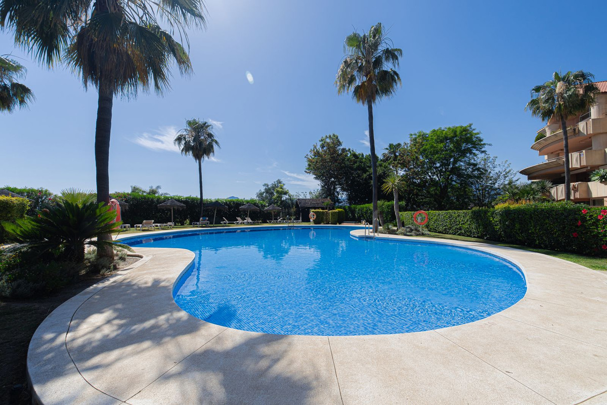Appartement te koop in Nueva Andalucía | 3 slaapkamers H5402008