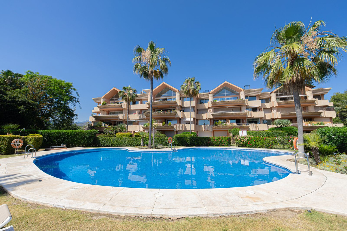 Appartement te koop in Nueva Andalucía | 3 slaapkamers H5402008