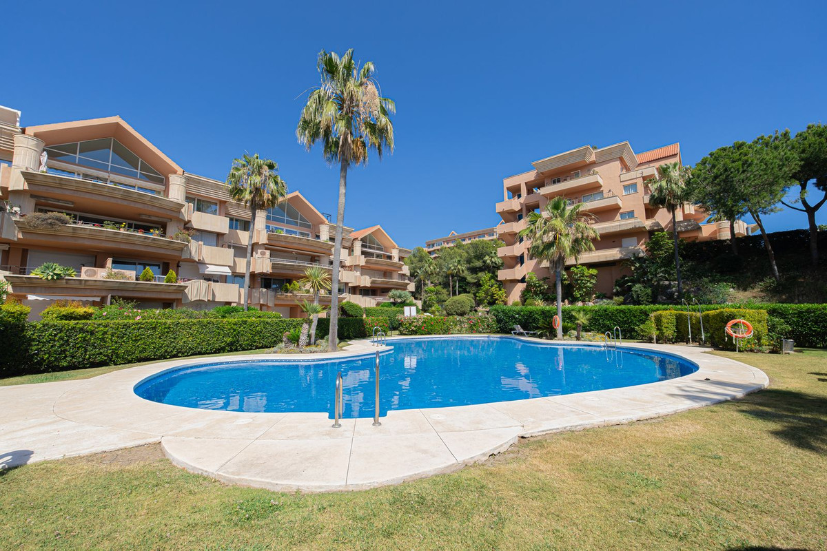 Appartement te koop in Nueva Andalucía | 3 slaapkamers H5402008