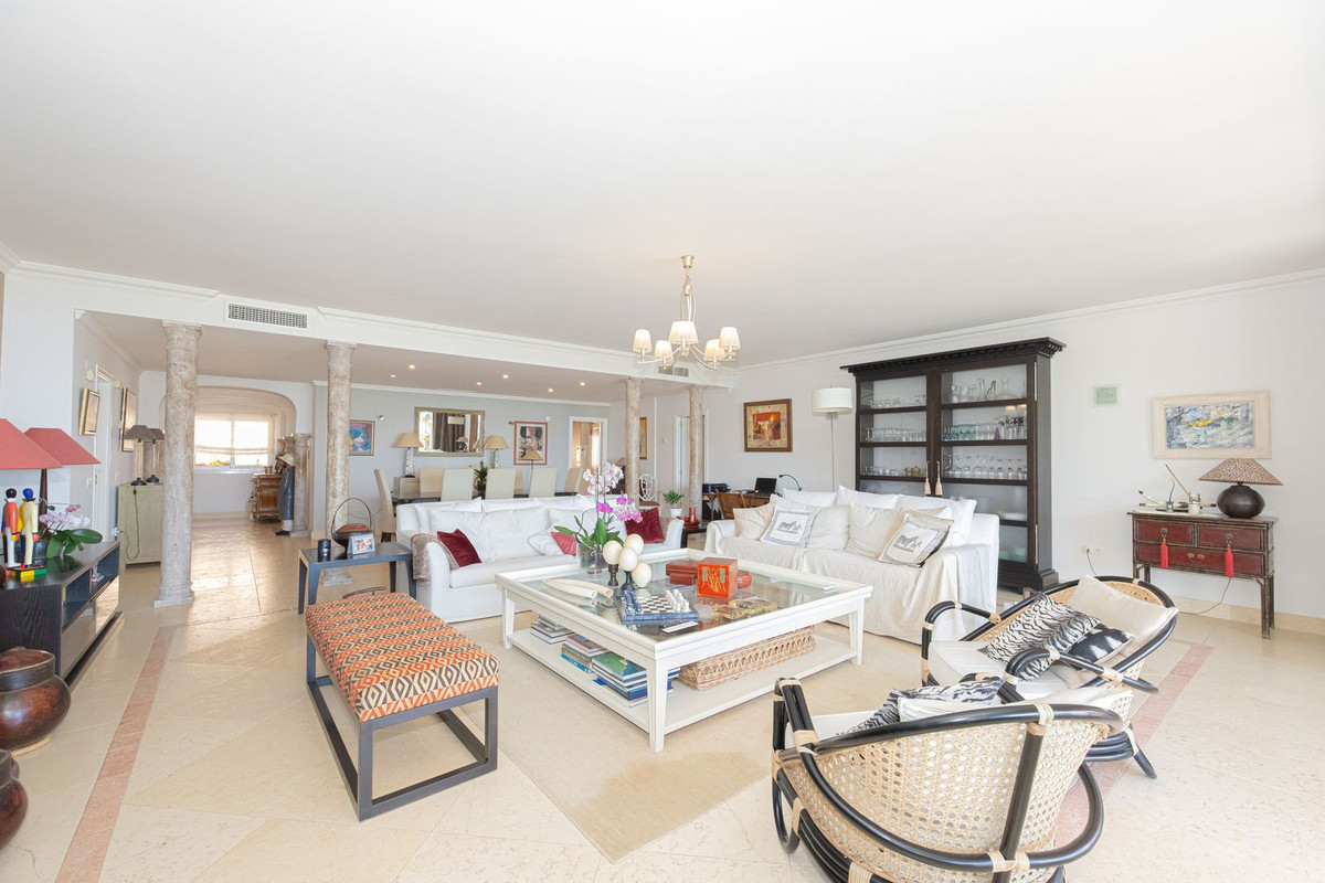 Appartement te koop in Nueva Andalucía | 3 slaapkamers H5402008