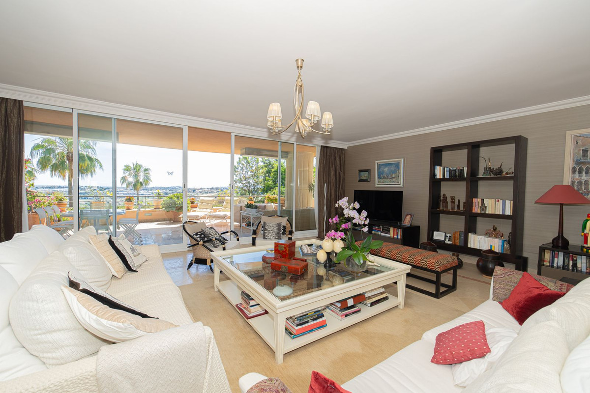 Appartement te koop in Nueva Andalucía | 3 slaapkamers H5402008