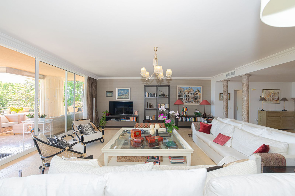 Appartement te koop in Nueva Andalucía | 3 slaapkamers H5402008