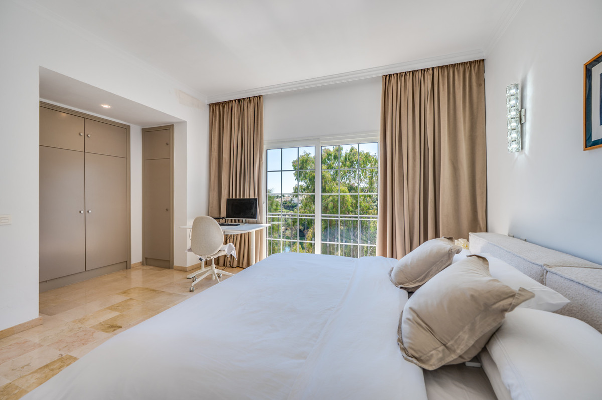 Appartement te koop in Nueva Andalucía | 3 slaapkamers H5406901