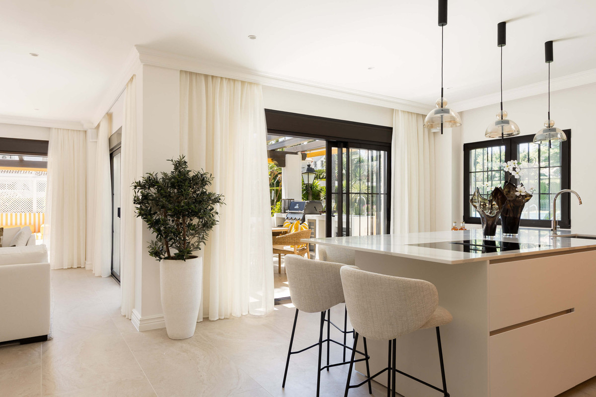 Appartement te koop in Nueva Andalucía | 3 slaapkamers H5413564