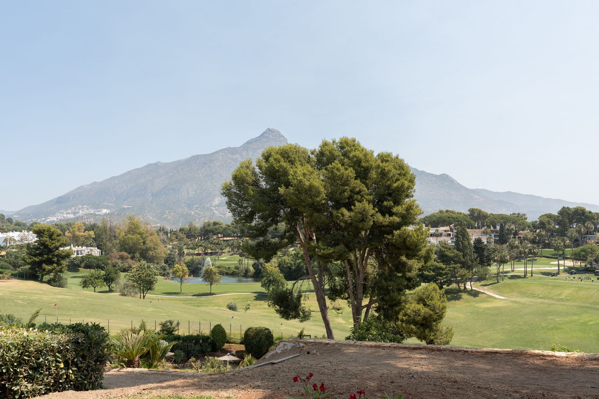 Appartement te koop in Nueva Andalucía | 2 slaapkamers H5414431