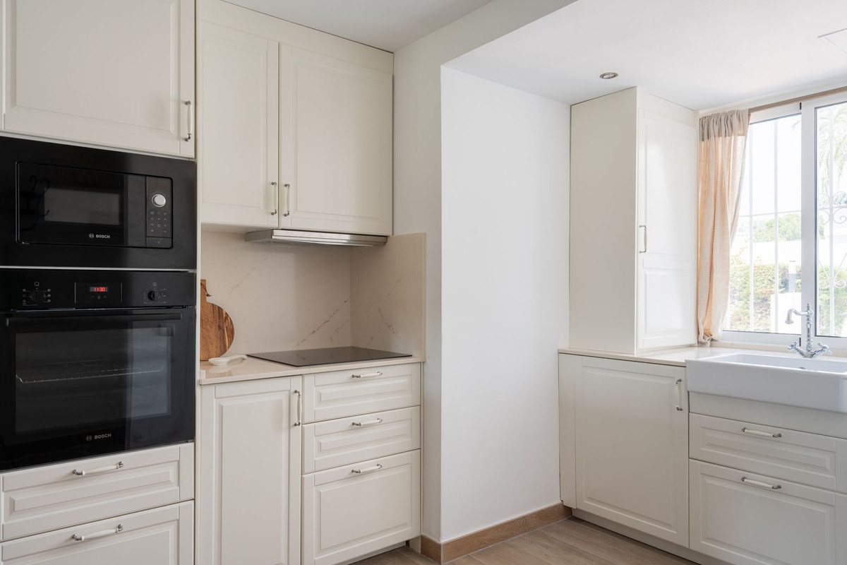 Appartement te koop in Nueva Andalucía | 2 slaapkamers H5414431