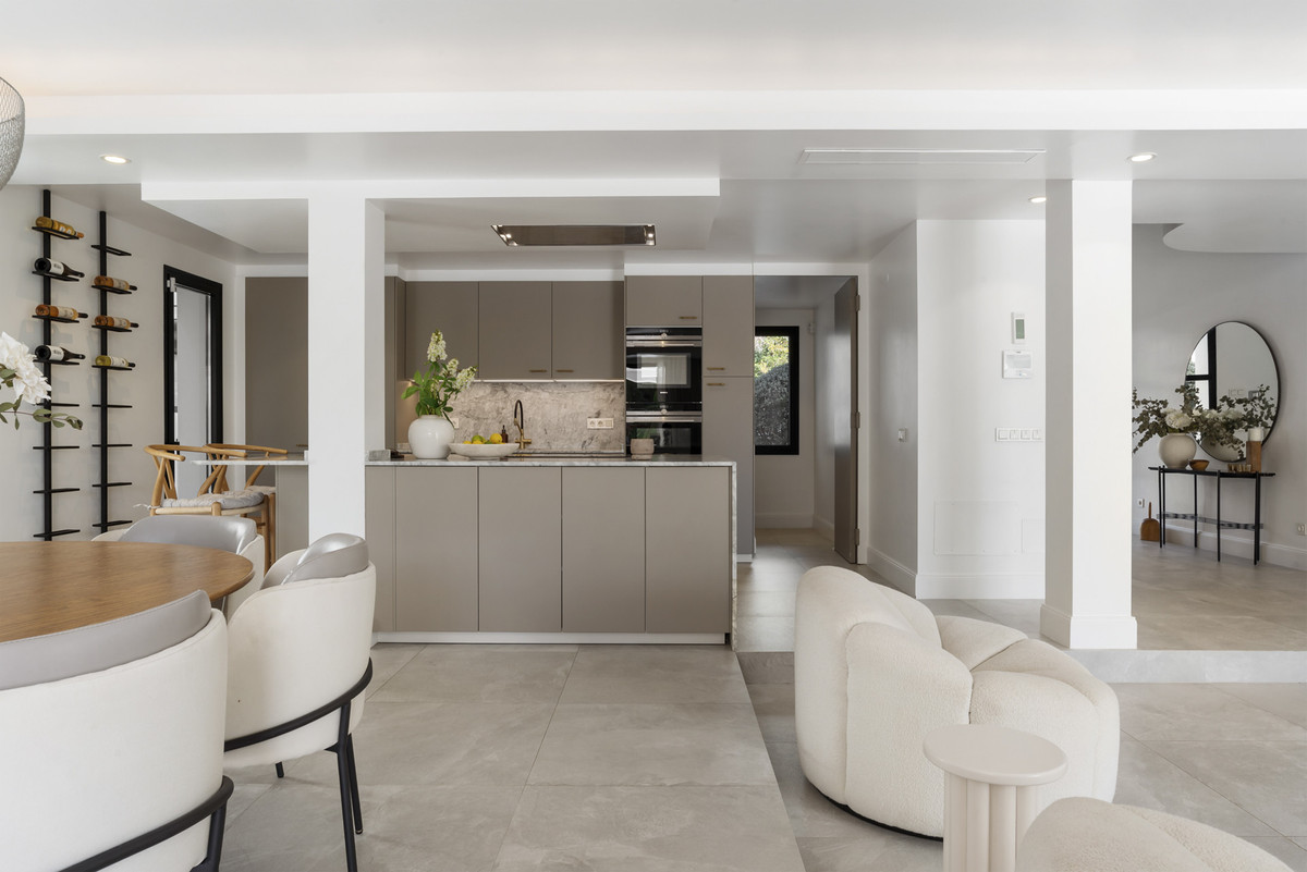 Appartement te koop in Nueva Andalucía | 6 slaapkamers H5421445