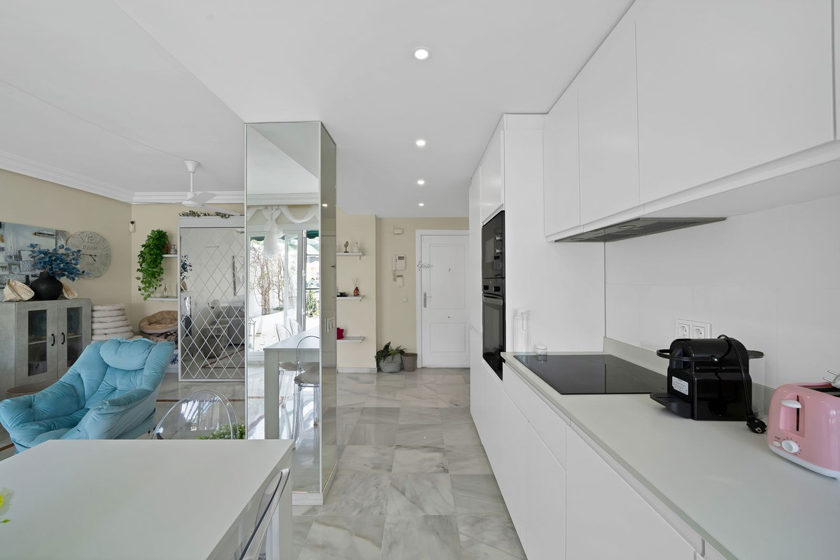 Anders te koop in Nueva Andalucía | 2 slaapkamers H5423131